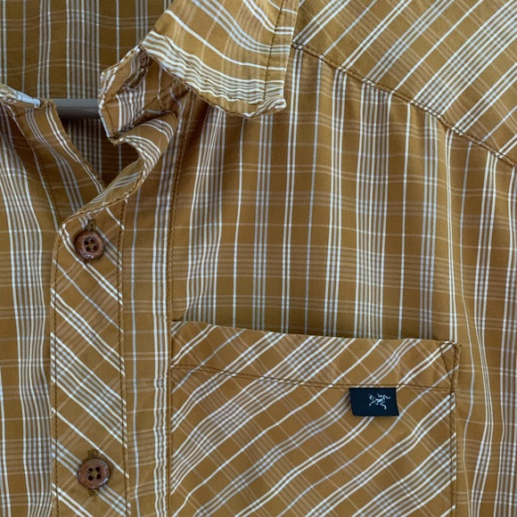 SOLD Arcteryx button down short sleeve shirt - Picture 2 of 8